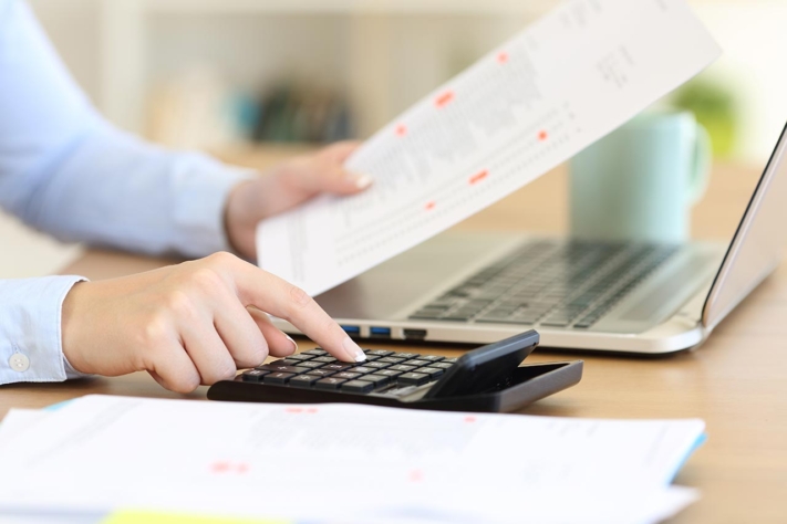 Employee calculates price within the framework of offer management