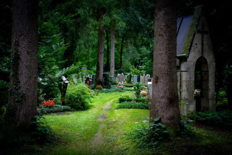 Gräber auf einem Friedhof