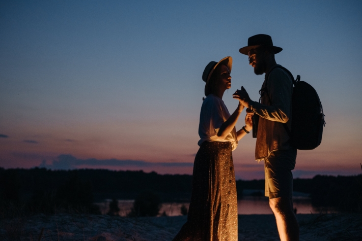 Lista de desejos: Um casal ao pôr do sol.