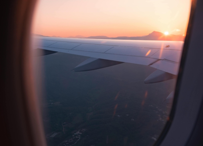 Lista de vacaciones: Vista de una puesta de sol desde un avión