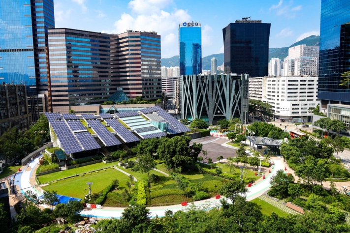 RSE: Parque sustentável em frente a edifícios altos