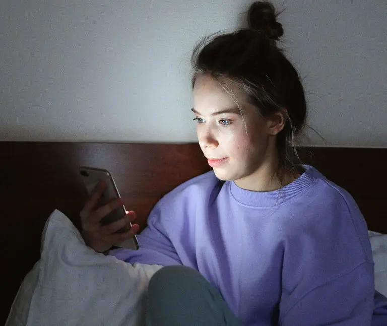 Digital Detox verhindert Displaylicht vorm Schlafengehen