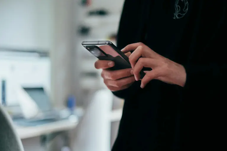 Die Smartphone-Nutzung steht beim Digital Detox im Mittelpunkt