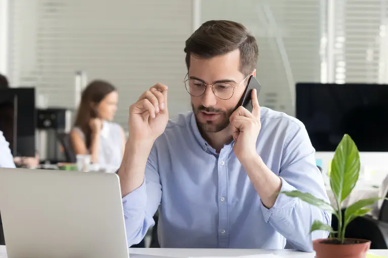 Funcionários de vendas com experiências positivas com a HubSpot