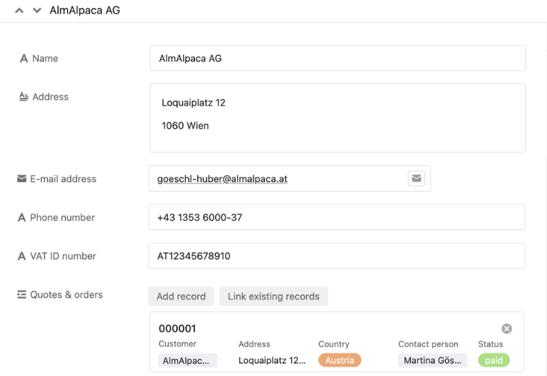Таблица данных клиентов с названием компании, адресом, контактным лицом, контактной информацией и идентификационным номером плательщика НДС