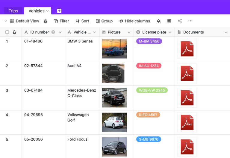 Таблица автомобилей с данными о марке, модели, номере и прикреплёнными документами