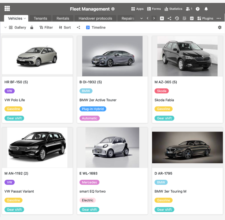 Modèle SeaTable pour la gestion de flotte avec des tableaux pour les véhicules, les conducteurs et les réservations.