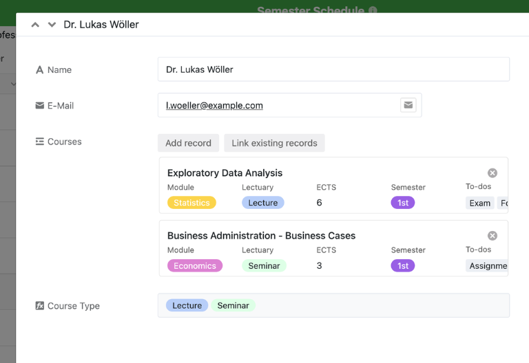 Tabla de profesores con datos de contacto y enlaces a los cursos en el planificador de estudios digital