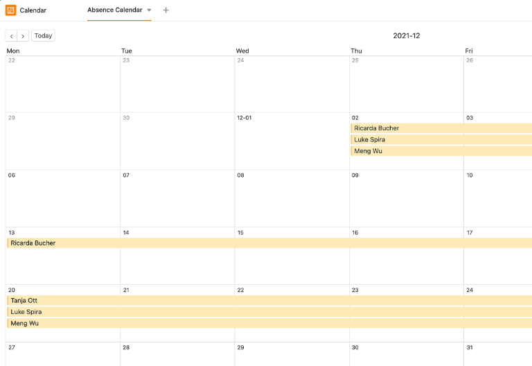Kalenderansicht und Kanban-Board der Urlaubsverwaltung mit Abwesenheiten und Antragsstatus