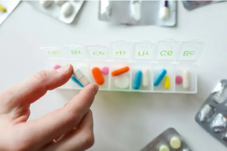 Eine Tablettenbox, die verwendet wird um Tabletten nach Wochentagen einzuteilen