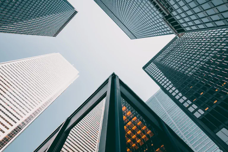 El rascacielos como símbolo del CRM en la nube en las grandes empresas