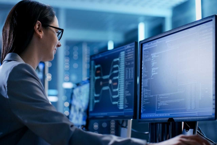 It employee works with a free online database.