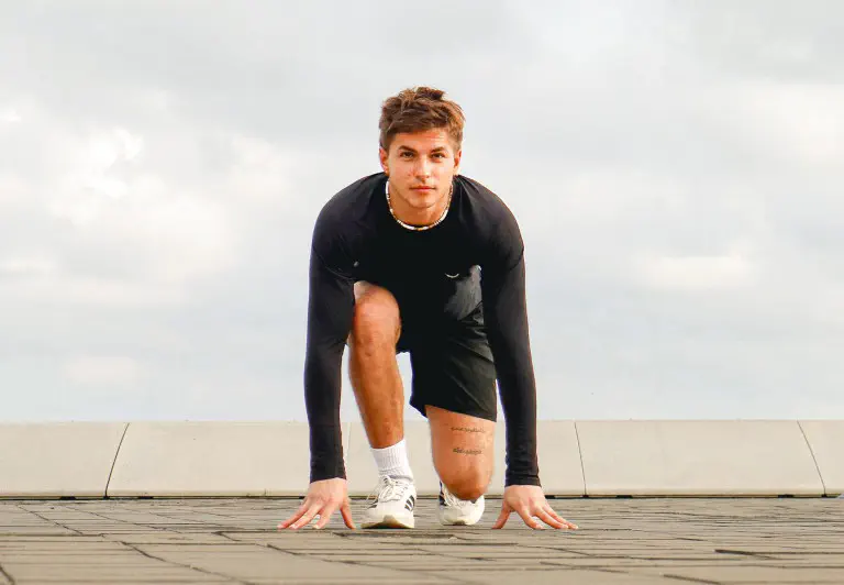 Runner in starting position: to overcome procrastination, you have to take the first step