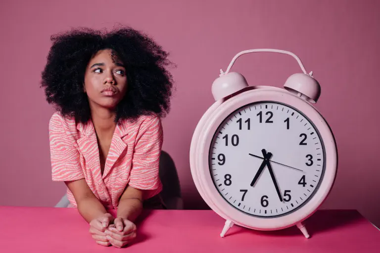 A woman is under time pressure because of procrastination