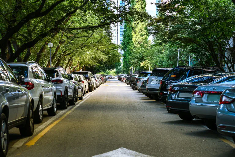 O foco da gestão de estacionamento está no estacionamento on-street