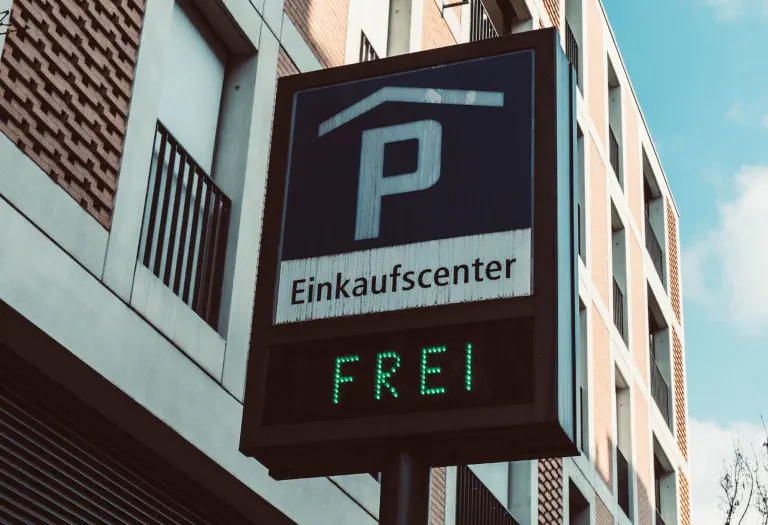 Sistemas de orientação para uma gestão eficiente do estacionamento