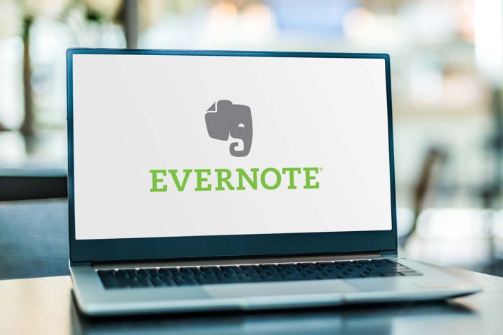 Someone looks at the Evernote tool to manage their collection.