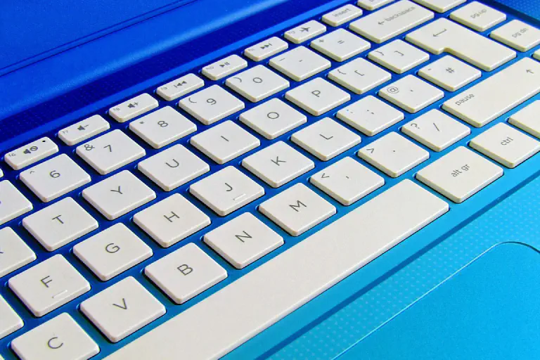 Muitos sistemas oferecem uma base de dados de conhecimentos para responder rapidamente às perguntas mais frequentes.