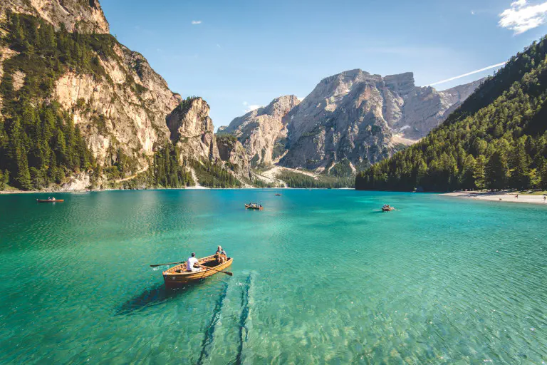Mountain lake: processing experiences in the travel diary