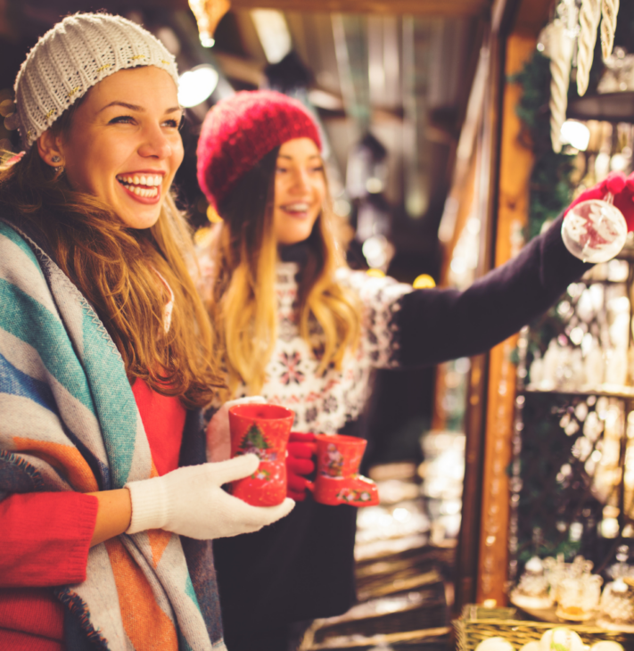 A visit to the Christmas market invites you to chat and browse.